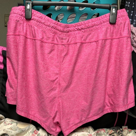 Gently worn Pink Reebok short and top set. - Picture 4 of 8
